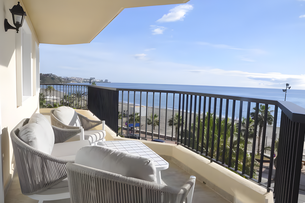 Uitzicht over Málaga met bewoner – inspiratie voor investeren en wonen aan de Costa del Sol met Espacio360.